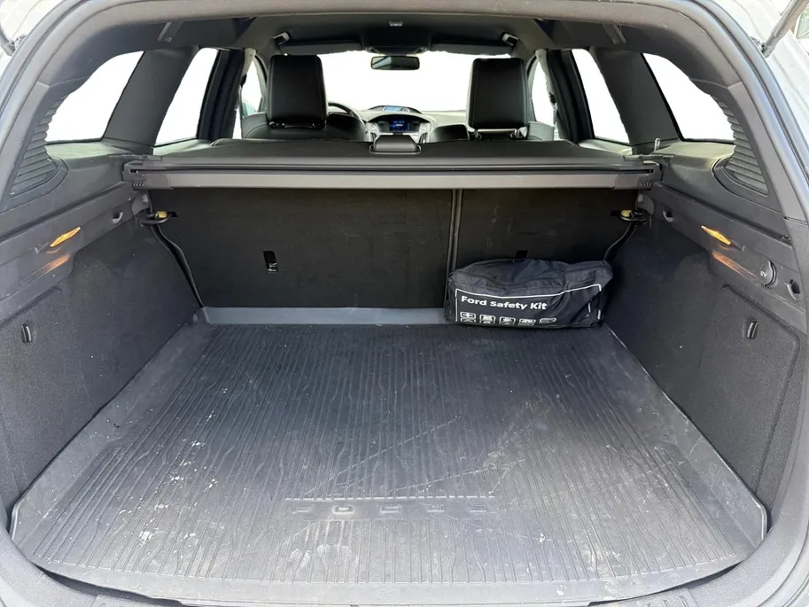 Ford Focus Wagon 2.0 EcoBoost ST-3 |Dealer onderhouden| Recaro-Stoelen | Parkeer Camera | Leder | Cruise Control | Climate Control | Parkeer Sensoren |
