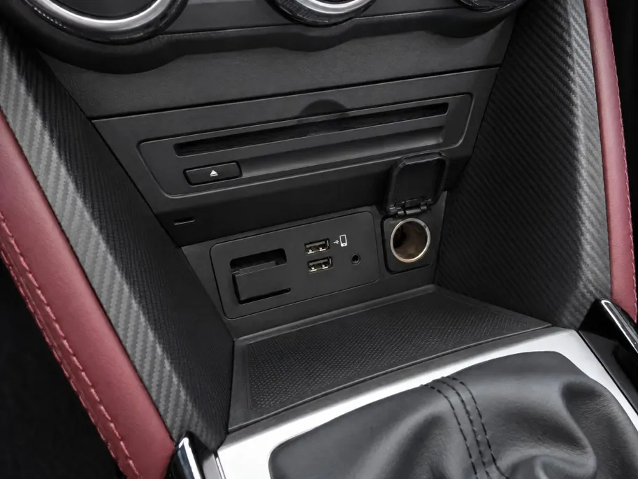 Mazda CX-3 2.0 SkyActiv-G 120 GT-M Trekhaak | HUD | Stoelverwarming | Navigatie | Lichtmetaal | Dodehoek detectie |
