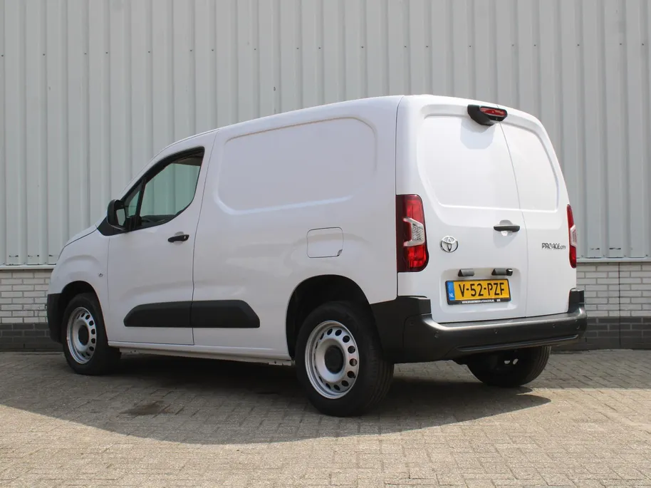 Toyota ProAce CITY 1.5 D-4D L1 Professional | Automaat | 3-zits | Clima | Navi | Camera | Cruise | Dodehoek detectie | Stoel- en stuurverwarming | Digitale binnenspiegel |