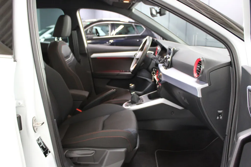 SEAT Arona 1.0 TSI FR / Full LED Verlichting / 17'' LMV /