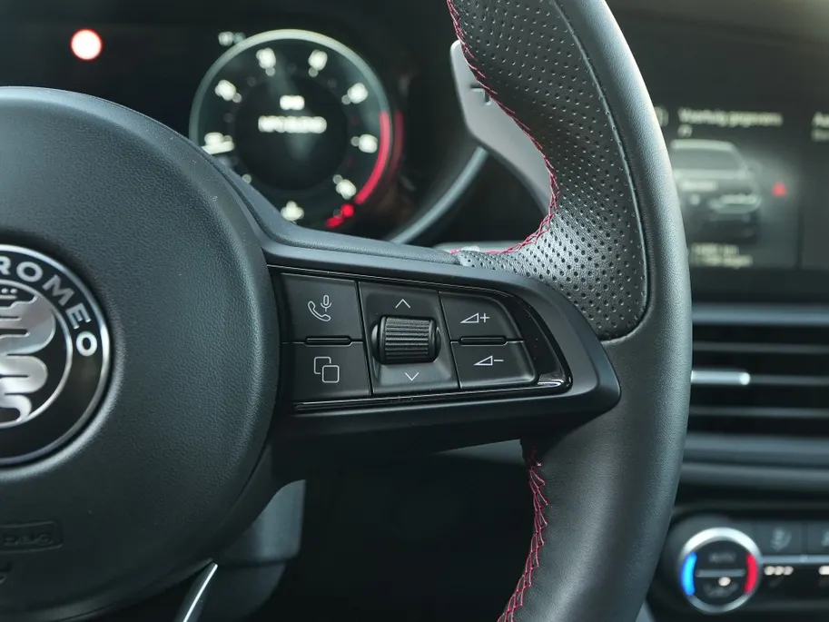Alfa Romeo Giulia 2.0 Turbo 280 PK Competizione Q4 AWD | Harman | Veloce | 19'
