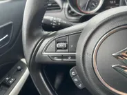 Suzuki Swift 1.2 Select Smart Hybrid | SPORT UITLAAT | SIDE SKIRTS | SPOILER | 17' VELG |