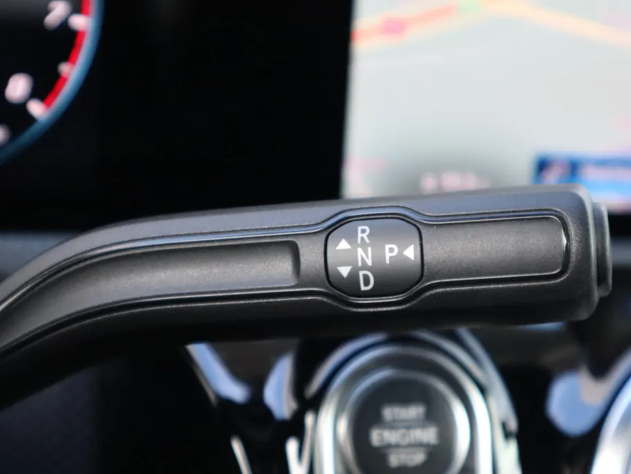 Mercedes-Benz CLA 200 Business Solution AMG l Panoramadak l Stoelverwarming l Ambiente lichtpakket