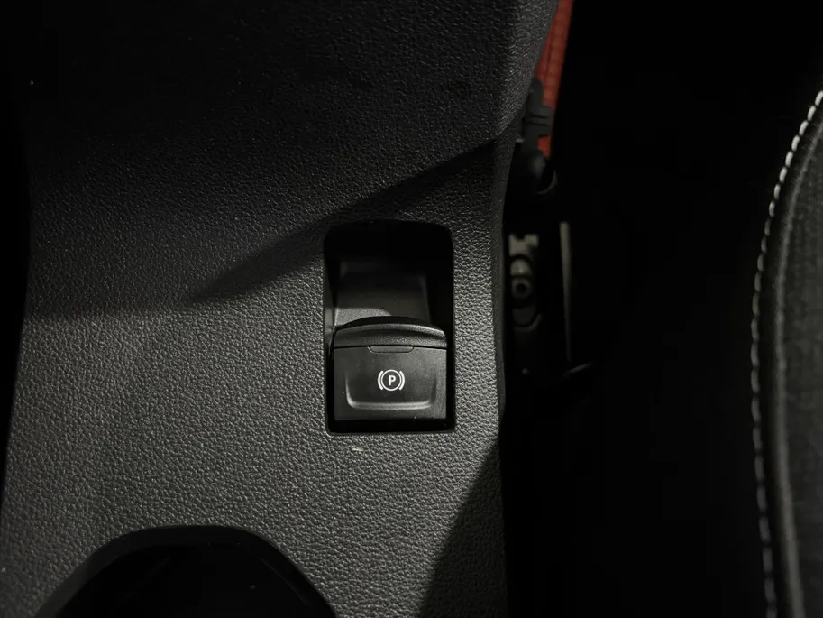 Dacia Sandero 100PK TCe Bi-Fuel Essential | 1e eigenaar | Trekhaak | Airco | Bluetooth | Parkeersensoren | Cruise Control | LED Koplampen | Camera | Lichtmetalen Velgen |