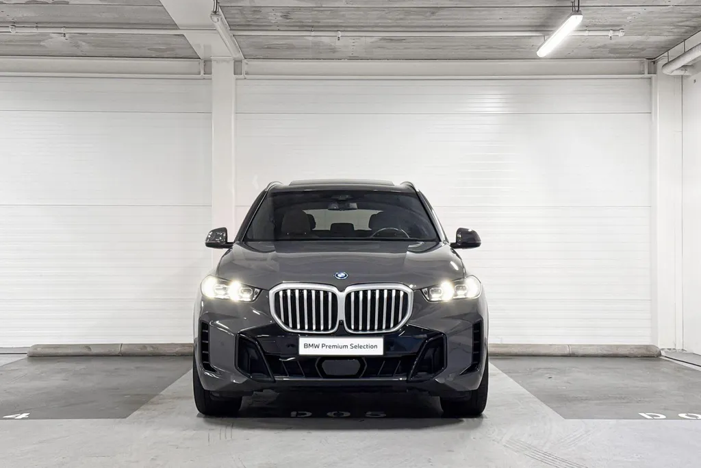 BMW X5 xDrive50e Launch Edition