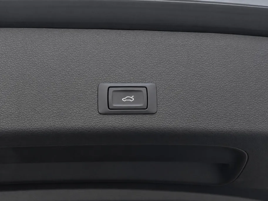 Audi e-tron 55 quattro edition 95 kWh 408pk · Panoramadak · 360 Camera · Afneembare Trekhaak · Lederen Bekleding · Elek. Stoelen + Geheugen Bestuurder ·