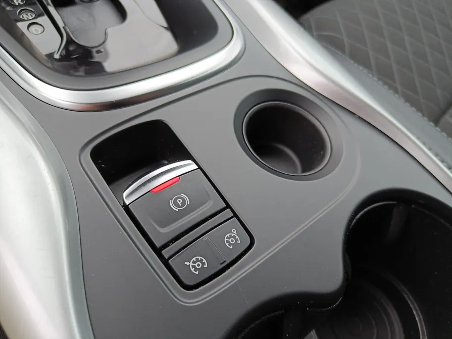 Renault Kadjar 1.3 TCe 140 PK Zen Automaat | Wegklapbare trekhaak | Navigatie | Parkeercamera |