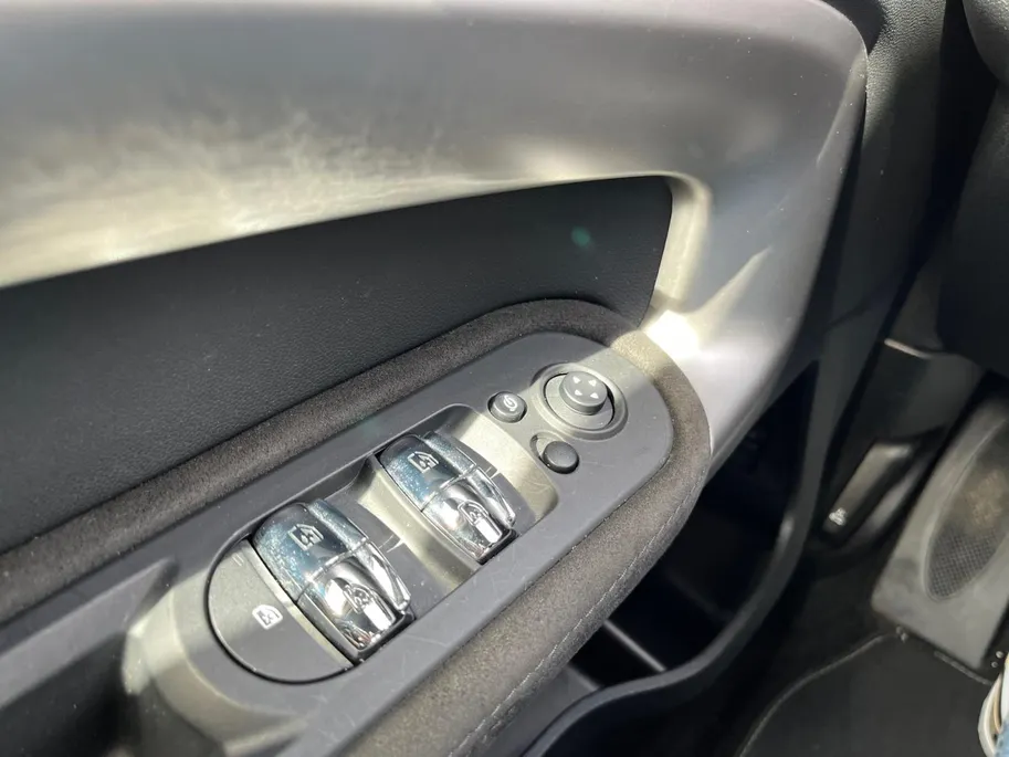 MINI Countryman 1.5 Cooper MINI Yours |achteruitrijcamera| Extra getint glas |Cruise control adaptief| Comfortstoel(en)| Lederen bekleding| 12 maanden Bovag Garantie|