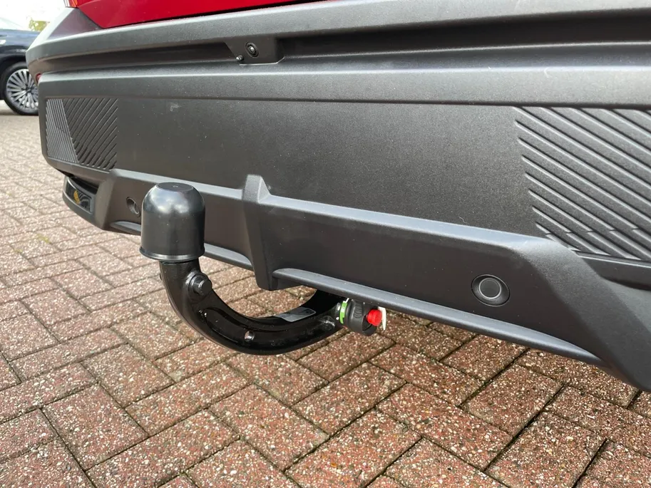 Peugeot 408 1.6 HYbrid GT 225 EAT8 First Edition *Navi*360Camera*Schuif/kanteldak*Trekhaak*Focal Audio*Adapt. Cruise Control* Memory stoel*Elekt. achterklep*Zeer nette auto!