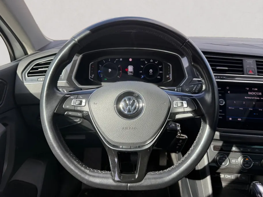 Volkswagen Tiguan 1.5 TSI ACT Highline Business R Panoramadak | Camera