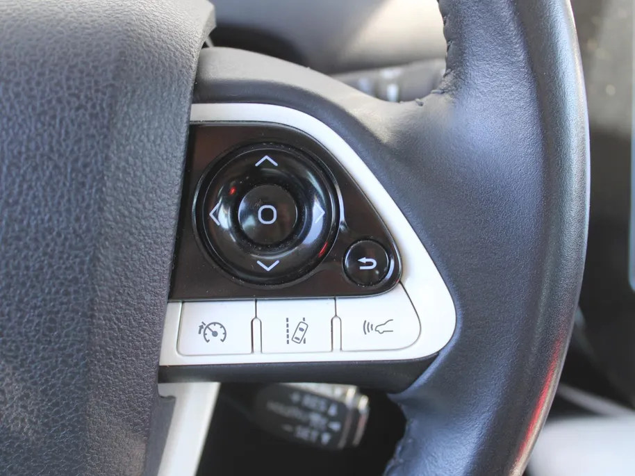 Toyota Prius 1.8 Executive | Trekhaak | Stoelverwarming | Camera | Leer | Dodehoek detectie | JBL audio | HUD | 17” LM | Navi | LED | Cruise adapt. | Incl. winterset |