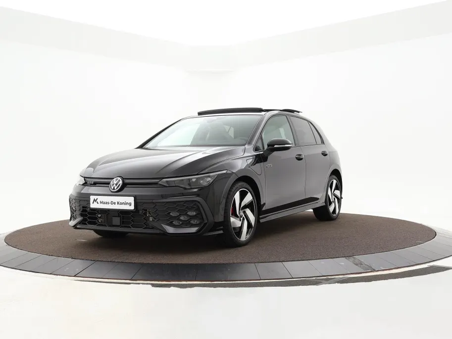 Volkswagen Golf 1.5 eHybrid 272pk DSG GTE · Panoramadak · Leder · Wegklapbare Trekhaak · Stoelventilatie · Camera · Dodehoek Detectie · 18'' Inch · Garantie t/m 30-0-2030 of 100.000km