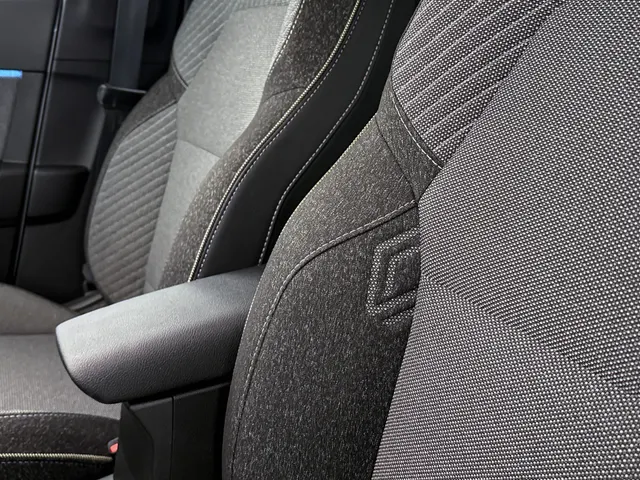Renault Captur 1.8 E-Tech full hybrid 160PK techno | CAMERA | NAVI