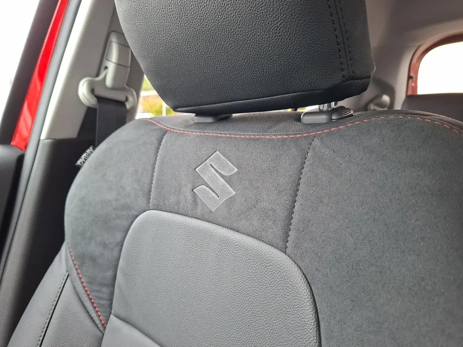 Suzuki Swift 1.2 Edition 60 Smart Hybrid | €2.200.- korting | Lederen bekleding | Zwarte velgen | Dode hoek detectie