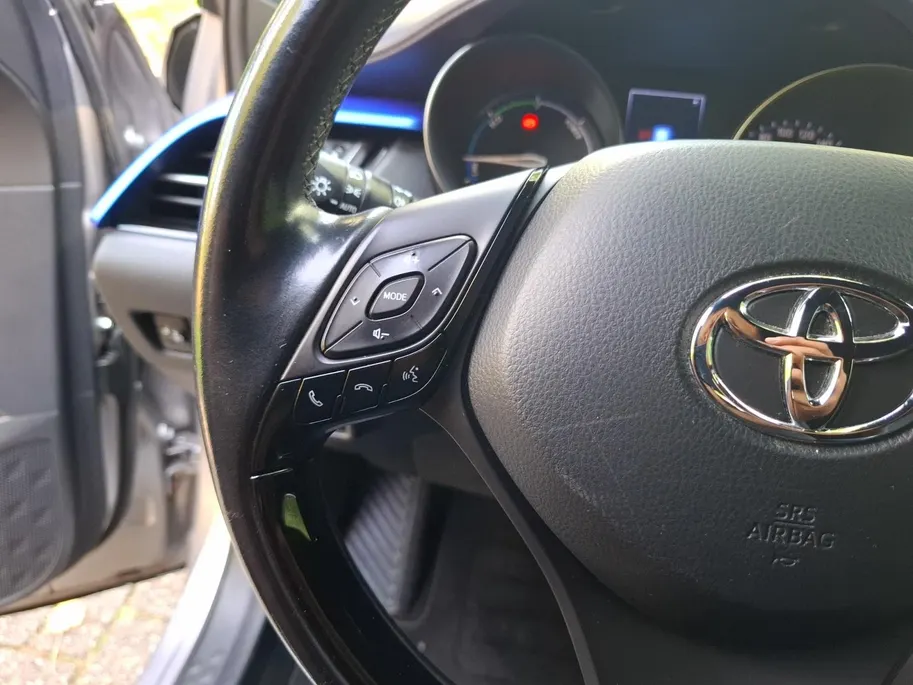 Toyota C-HR 1.8 Hybrid Dynamic Airco automatisch| Autonomous Emergency Braking | Cruise control adaptief | Lichtmetalen velgen 18' | Navigatiesysteem full map | Voorstoelen verwarmd