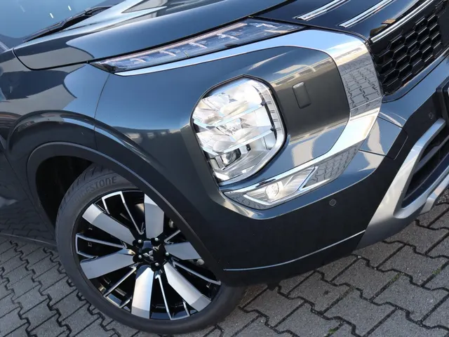 Mitsubishi Outlander 2.4 PHEV Instyle | Schui/Kantel Dak | Stoel Verwarming/Ventilatie | 1.600 KG Trekgewicht |