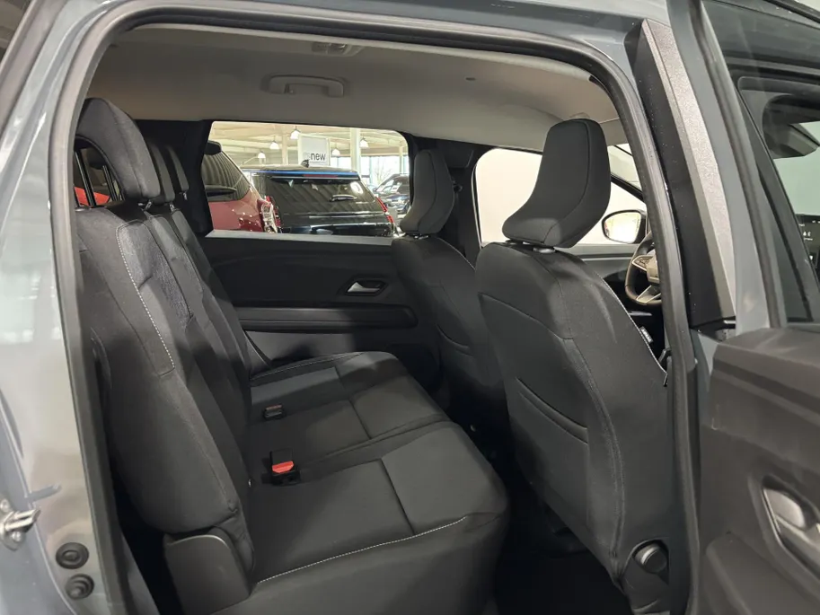 Dacia Jogger 155PK Hybrid Expression 7p. Automaat | DEMO | 7 Zitplaatsen | Camera | Parkeersensoren | Apple CarPlay/Android Auto | Cruise Control | Climate Control | Digital Cockpit | Armsteun | Licht & Regen Sensor |