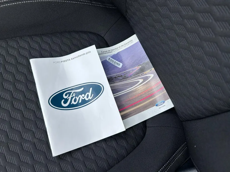 Ford Fiesta 1.0 EcoBoost Titanium 125pk | Stoel- stuur en voorruitverwarming | Navigatie via Apple Carplay & Android auto | Parkeer sensoren