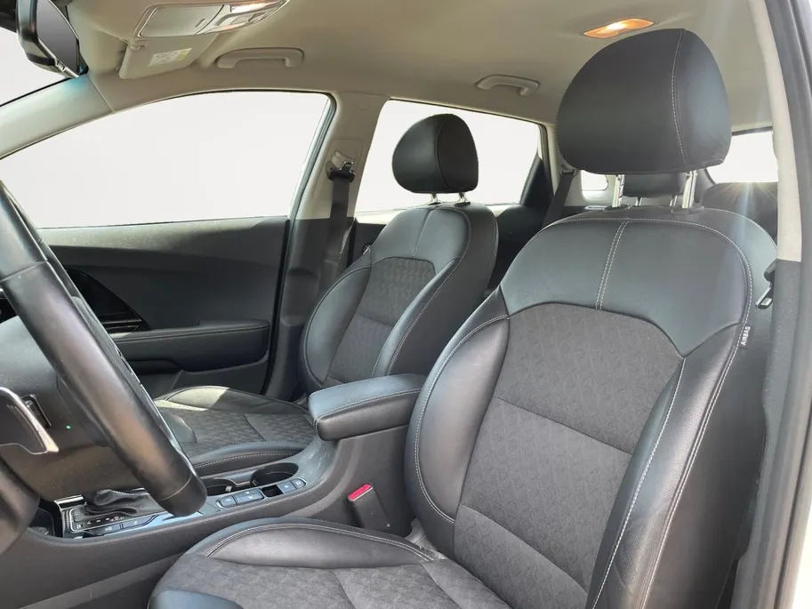 Kia Niro 1.6 GDi PHEV DynamicLine | Climate control | Adaptive cruise control | Stoel + stuur verwarming