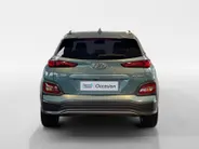 Hyundai Kona EV Fashion 64 kWh | 100% SOH | Warmtepomp | Navigatie | Apple Carplay & Android Auto | Adaptive cruise control | Climate control | Head-up display | Parkeersensoren achter |
