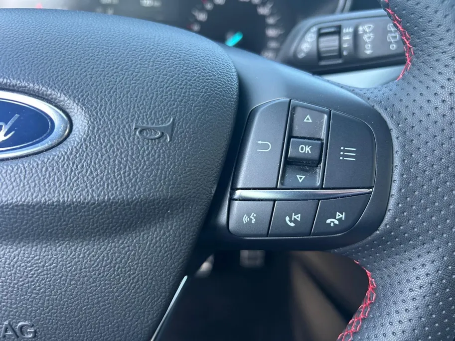 Ford Focus 1.0 EcoBoost Hybrid ST Line Stoel/stuur/voorruitverwarming | Achteruitrijcamera | Apple/Android Carplay | Parkeersensoren |