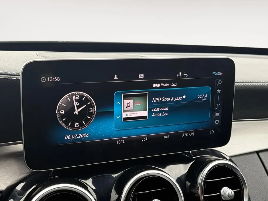 Mercedes-Benz C-Klasse Estate 300 e | Apple Carplay/Android Auto | Verwarmbare Voorstoelen | Privacy Glass | Climate Control | DAB | 12 maanden garantie |
