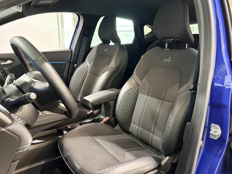 Renault Captur 145PK E-Tech Full Hybrid Esprit Alpine Automaat | Google Built-in | Climate Control | Stuurwielverwarming | Adaptive Cruise Control | Apple CarPlay/Android Auto | Lichtmetalen Velgen | Camera | Parkeersensoren |