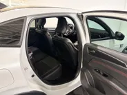 Renault Arkana 145PK E-Tech Hybrid R.S. Line Automaat | 9,3' Navi | Camera | Parkeersensoren | Climate Control | Adaptive Cruise Control | Stoelverwarming | Lichtmetalen Velgen | Apple CarPlay/Android Auto |