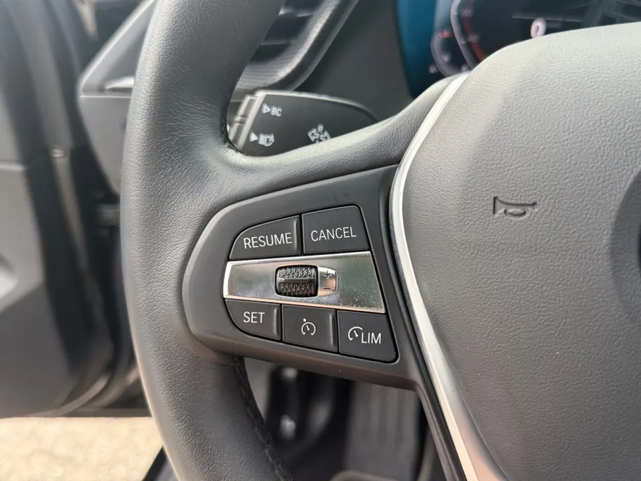 BMW 1 Serie Limousine 118i Sport Line Apple/Android draadloos | Automaat | Climate Con