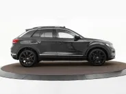 Volkswagen T-Roc 1.5 TSI 150pk Sport Business R · Panoramadak · Camera · Standkachel · Stoelverwarming · Navigatie · 19' Velgen · Elek. Inklapbare Spiegels ·