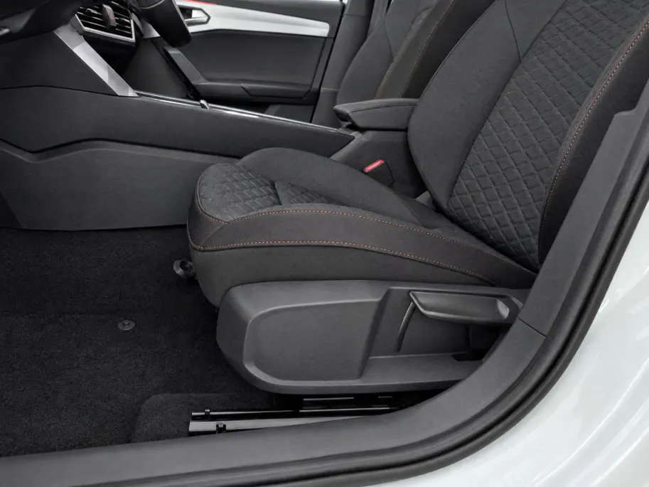 SEAT Leon FR Business 1.5 TSI eHybrid 150 kW / 204 PK Hatchb | 18 Inch | Matrix LED | Trekhaak | 5000,- HERWAARDERING!!!