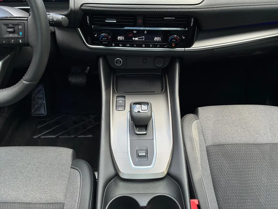 Nissan QASHQAI N Connecta Navi | Pano dak | LM Velgen |