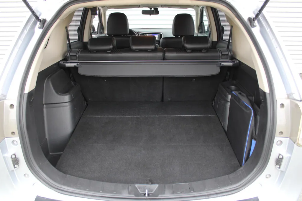 Mitsubishi Outlander 2.0 PHEV Business Edition X-Line | Navi | Clima | Camera | Trekhaak | Keyless | 18' LM |
