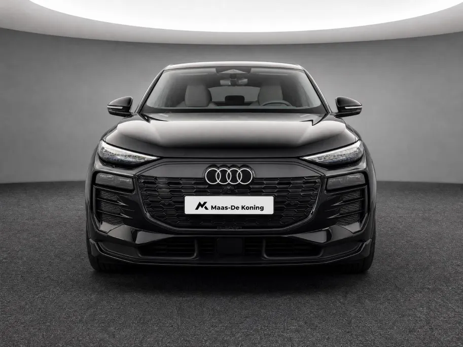 Audi Q6 e-tron Sportback Advanced edition 83 kWh 252 PK · Sportstoel lederen bekleding · Winterpakket · Trekhaak elek. wegklapbaar
