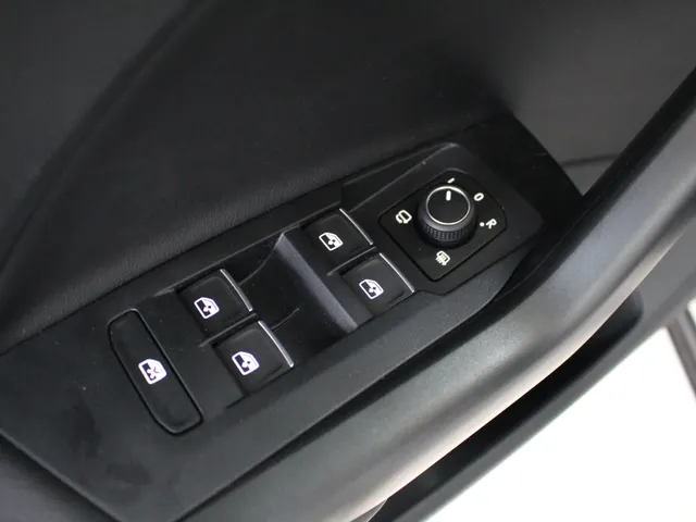 Volkswagen T-Cross 1.0 TSI DSG Life Energy Edition Navigatie | Lichtmetalen velgen | 4-Seizoenen banden | Parkeersensoren