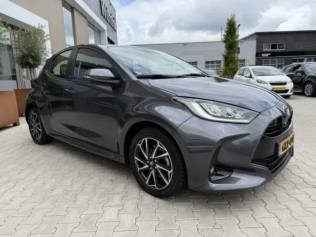 Toyota Yaris 1.5 Hyb. Dynamic | Stoelverwarm. | Allseason | Carplay |