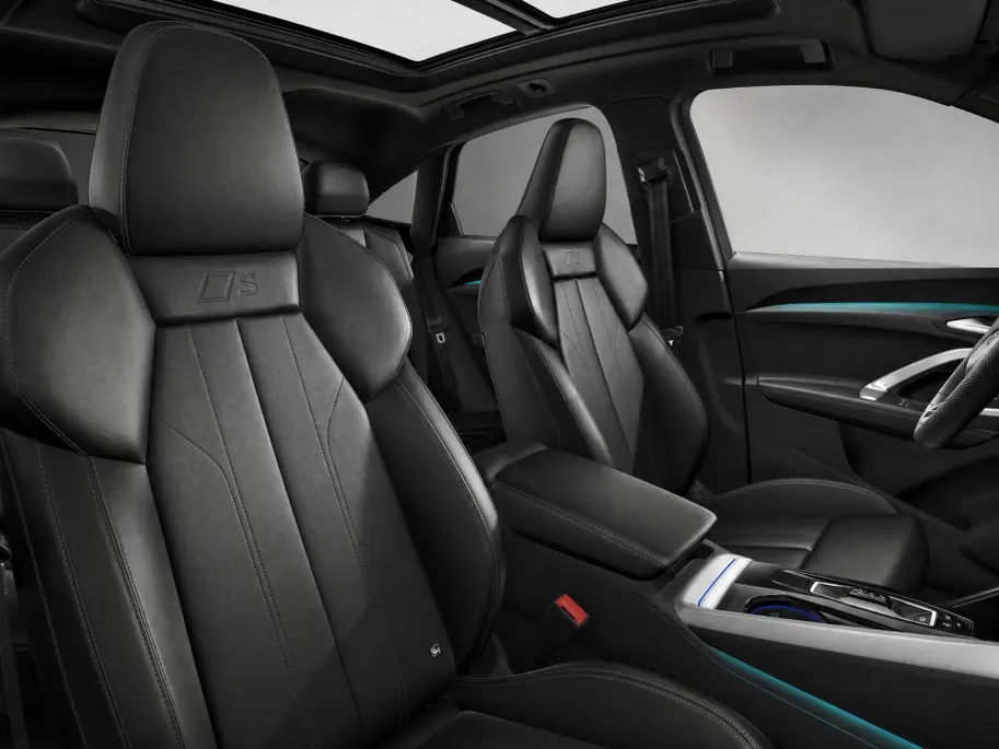 Audi Q5 Sportback 2.0 TFSI e-hybrid quattro S edition Competition 367 PK · Tech pro · Glazen panoramadak · B&O premium 3D
