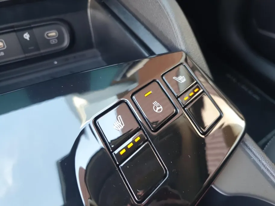 Kia Sportage 1.6T PHEV AWD DynamicPlusLine Edition | Plug-In Hybride | Stoel en stuurverwarming | Elektrisch bedienbare voorstoelen | Navigatie | Camera | Apple Carplay / Android Auto |