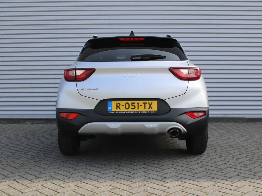 Kia Stonic 1.0 T-GDi MHEV DynamicLine | Stoelverwarming | Camera | Parkeersensor v+a | Clima | Navi | Apple Carplay/Android Auto | 15" LM | Cruise |