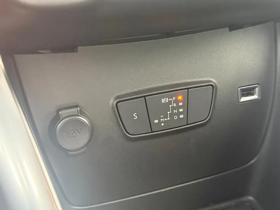 Citroën C3 Aircross 1.2 PureTech Shine | Head up display | Stoelverwarming | Navigatie | Camera |