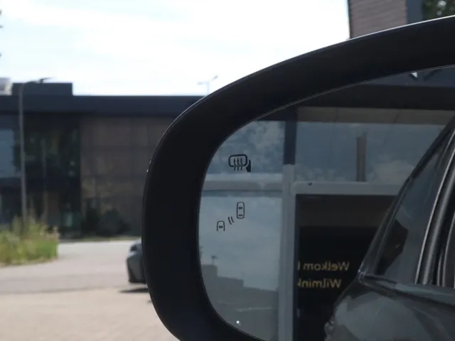 Suzuki S-Cross 1.4 BoosterJet Hybrid Select | Carplay | Trekhaak | All Seasons VERKOCHT