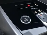 Audi Q4 e-tron 40 Advanced edition 204pk 77 kWh · Leder · Trekhaak · Camera + Parkeersensoren · Apple/Android Car Play · Stoelverwarming ·
