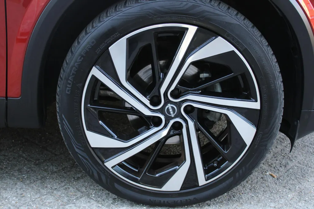 Nissan QASHQAI 1.3 MHEV Xtronic Tekna Plus |Nappa lederen bekleding| Bose audio | Head-up display | Trekhaak | 1800kg trekgewicht | All season banden | Stoelmassage | Stoelgeheugen | Stoel-, voorruit- en stuurverwarming