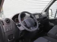Renault Master T33 2.3 dCi L2H2 Stop & Start | Automaat | Trekhaak | Camera | Airco | Navi | Cruise | 16' LM | PDC | Licht-/regensensor | Volledig betimmerd |