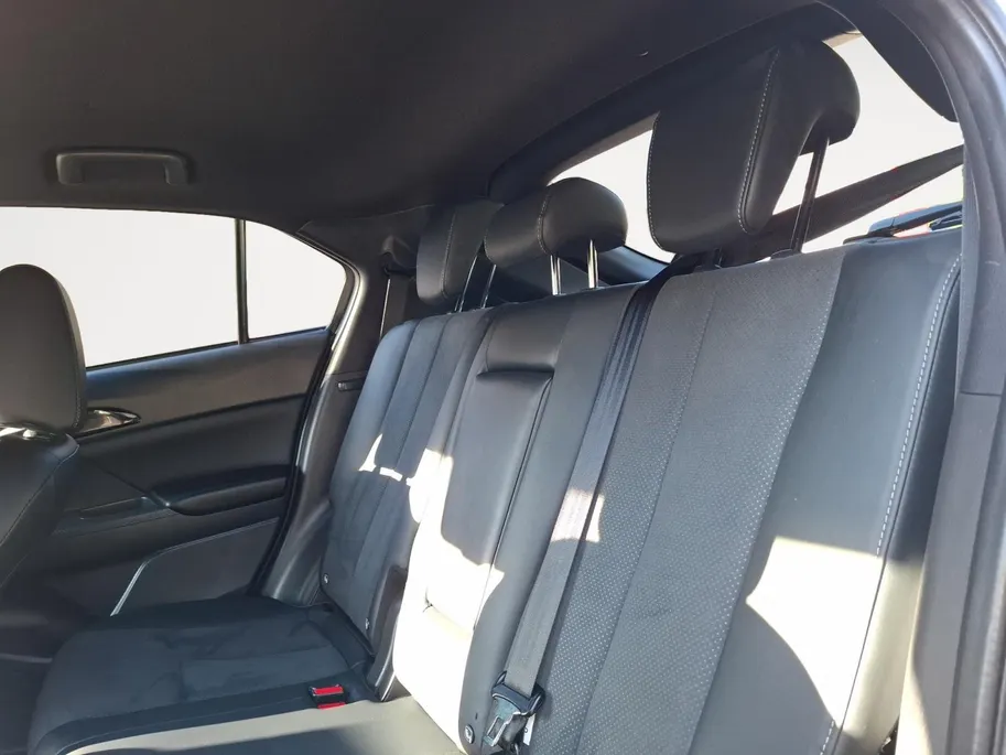 Mitsubishi Eclipse Cross 2.4 PHEV Intense+ | LAGE KILOMETERS | STOELVERWARMING | CARPLAY | NAV | ELEKTRISCHE STOEL |
