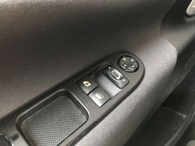 Peugeot 207 1.6 VTi Sportium