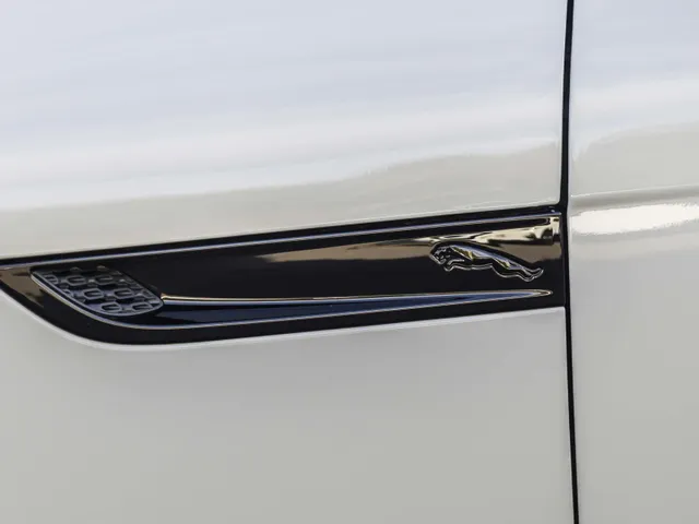 Jaguar F-TYPE P575 AWD R 75