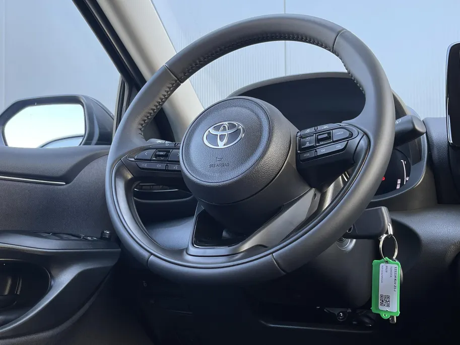Toyota Yaris 1.5 Hybrid Dynamic | NIEUWE AUTO! | ACC | Lichtmetalen Velgen | LED | Camera | Navi | Climate Control | Apple Carplay | Android Auto |