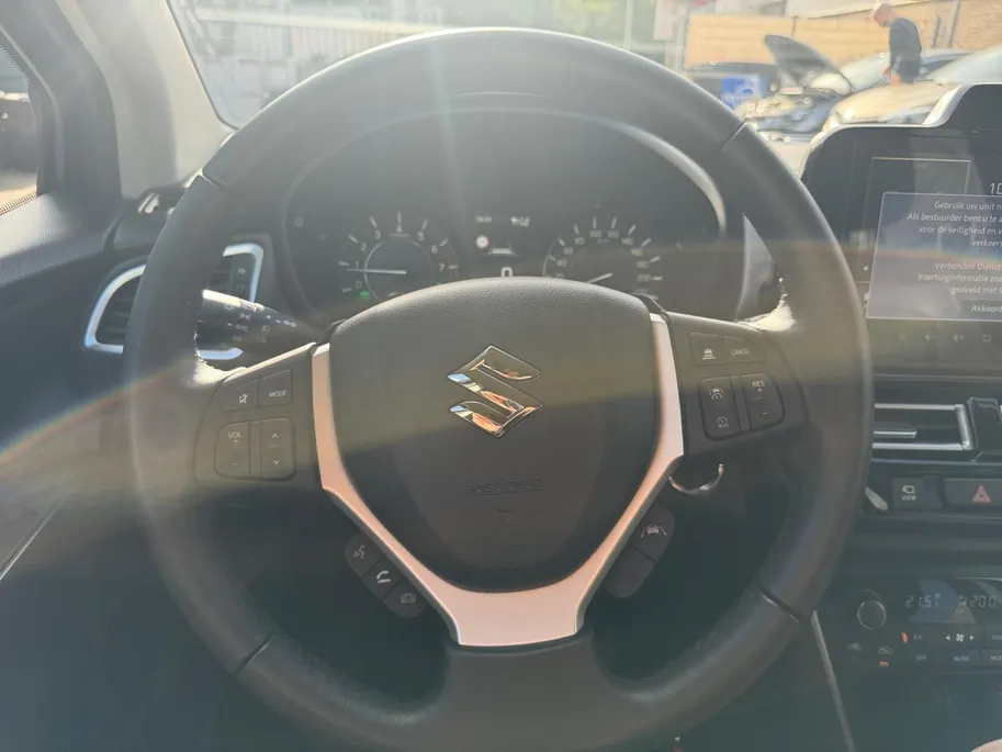 Suzuki S-Cross 1.5 Hybrid Style | AFNEEMBARE TREKHAAK | VOORSTOELEN VERWARMD | CARPLAY | RONDOM CAMERA | CLIMATE |