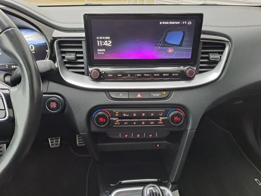 Kia Ceed Sportswagon 1.0 T-GDi ExecutiveLine Navigatie GROOT scherm | Camera | Cruise | Panorama schuif/kanteldak | Dode hoek | Apple Carplay/Android Auto | Stoel/stuur verwarming | JBL | Elektr. achterklep